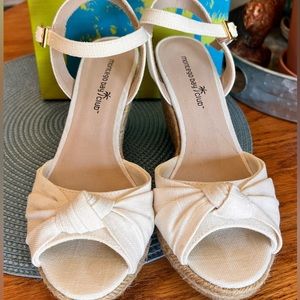 Cute Montego Bay strapping open toe sandals! Size 8